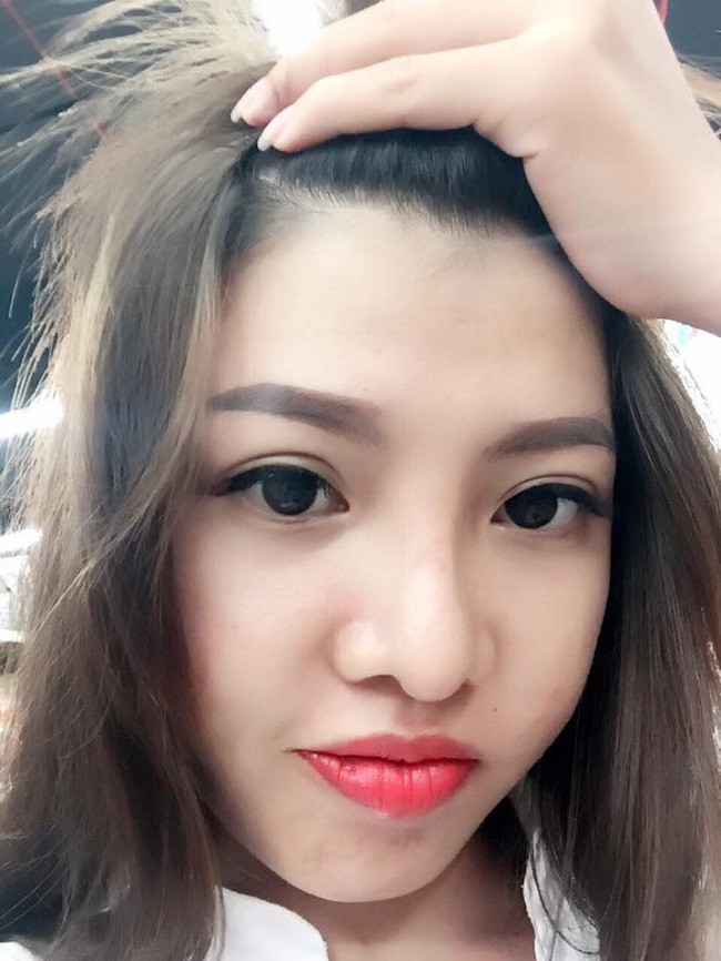 Trước kia, Phượng tự ví mình là Thị Nở tái sinh. Gương mặt của cô có quá nhiều khuyết điểm như mũi tẹt, cánh mũi bè, da ngăm, gò má cao, hàm hô, môi dày, da mụn... Vì thế, Phượng bị bạn bè xa lánh, nhà chồng hắt hủi.