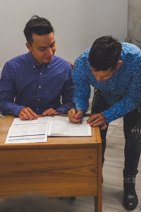 John Huy Trần vừa đưa bạn trai Nhiệm Huỳnh về Canada - nơi anh sinh ra và lớn lên - để làm lễ đăng ký kết hôn. Canada là một trong những đất nước thông qua luật hôn nhân đồng giới sớm nhất trên thế giới.