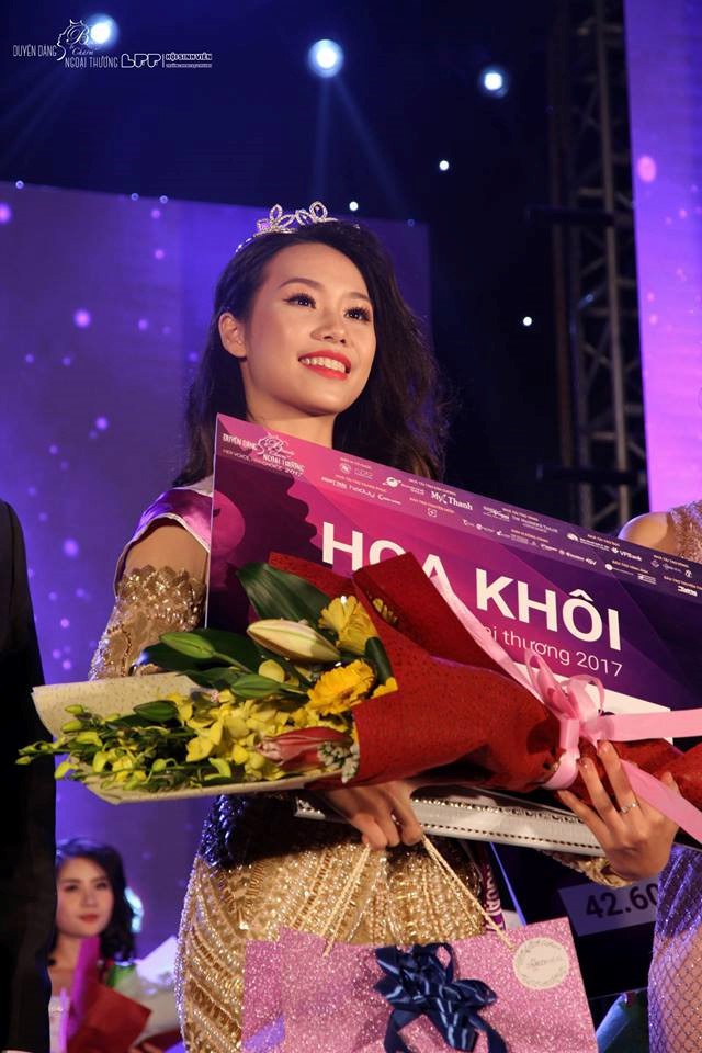 Ngân Hà vượt qua 11 cô gái trong đêm chung kết Beauty & Charm 2017. Ảnh: BTC.