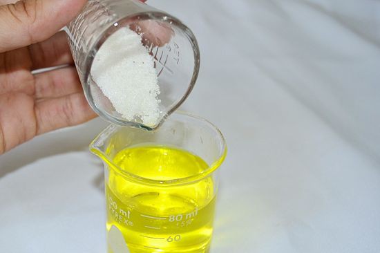 Kết quả hình ảnh cho tẩy da chết môi bằng dầu oliu