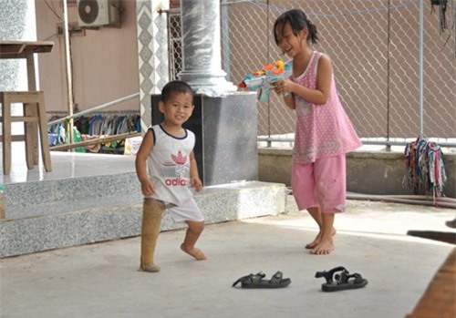 Bé Nguyễn Quốc Huy