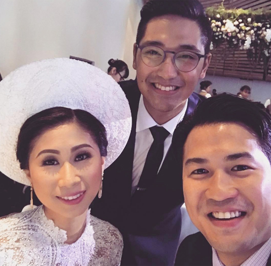 
Phillip Nguyễn, em chồng Hà Tăng vui vẻ chia sẻ khoảnh khắc đáng nhớ bên chị gái và anh rể.

