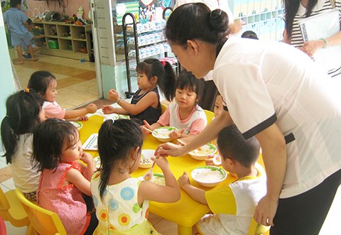 Muốn gửi trẻ ngày tết phụ huynh phải chi 300k/ngày