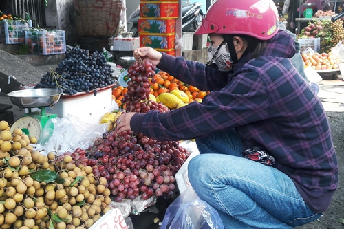 Nho Trung Quốc nhưng được gắn mác Mỹ. Ảnh: Phương Đông.