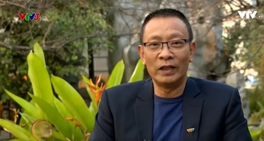 
MC Lại Văn Sâm và nhà báo Phan Đăng bàn luận về bệnh ngại tranh luận.
