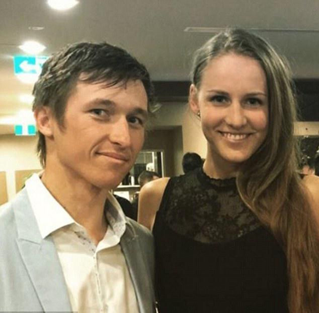 Josh Cartwright (22 tuổi) và Anna Jordsjo (21 tuổi).