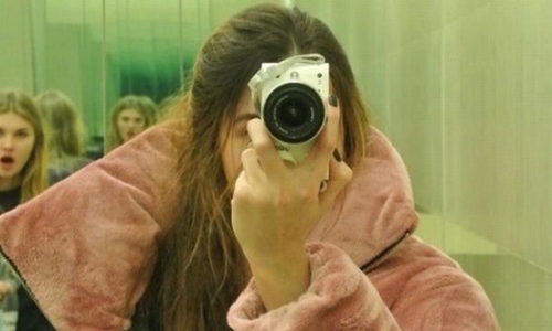 Natalia Gutkiewicz luôn tìm cách ẩn giấu khuôn mặt. Ảnh: Instagram