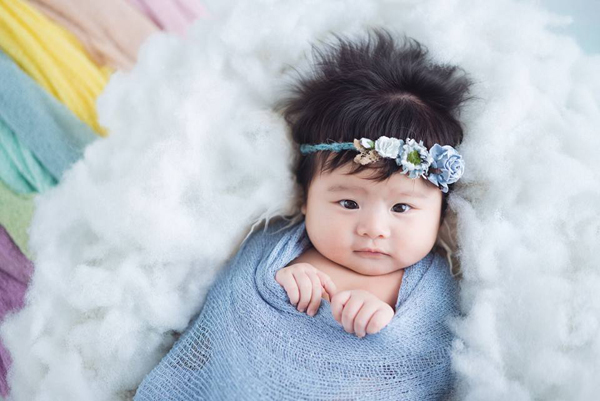 
Vân Trang khoe ảnh con gái 4 tháng tuổi xinh như thiên thần vào đúng ngày Valentine.
