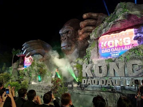 
Hình ảnh sân khấu ra mắt phim Kong: Skull Island trước khi xảy ra hỏa hoạn. Ảnh: Bảo Giang.
