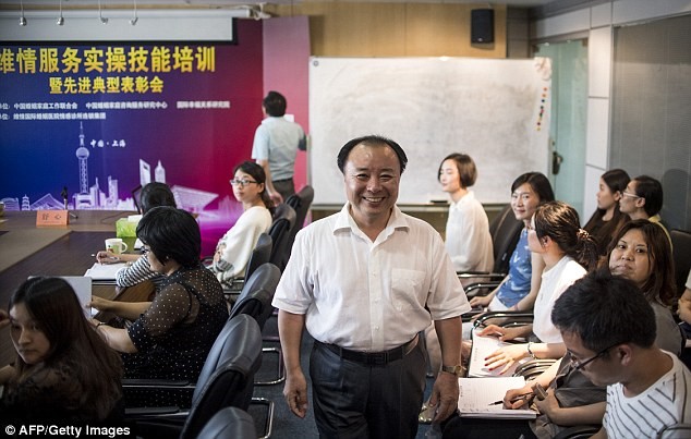 
Ông Shi Xin, người sáng lập công ty Weiqing chuyên cung cấp dịch vụ săn tình nhân ở Trung Quốc. Ảnh: AFP.
