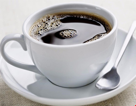 
Khi bị ho, nếu uống nhiều thức uống có caffein sẽ khiến cổ họng bị khô dẫn đến ho nhiều hơn. (Hình minh họa)
