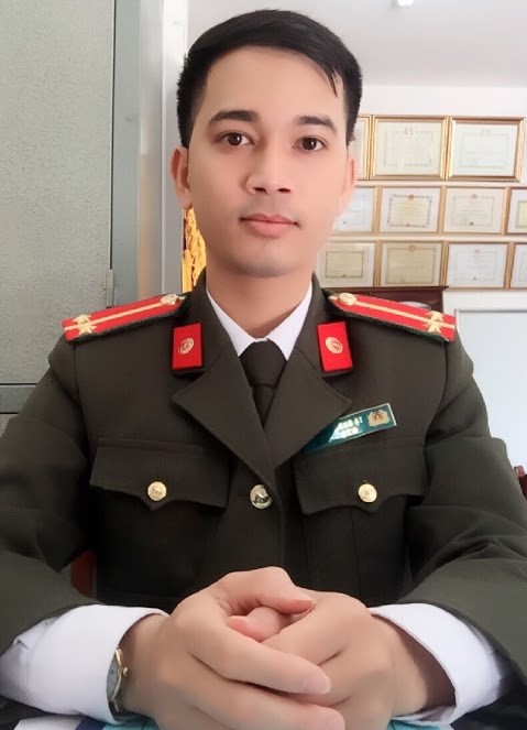 
Trung úy Tạ Quang Quyết được bạn bè, học trò yêu mến.
