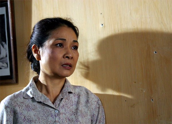 Trong phim, Minh Phương vào vai bà Máy, một người phụ nữ hiền lành, nhẫn nhịn, yêu chồng, thương con vô bờ bến.