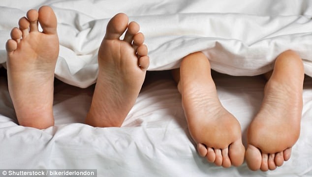 
Theo các nhà khoa học, quan hệ tình dục không dùng bao cao su sẽ phá hủy hệ vi khuẩn âm đạo người phụ nữ.
