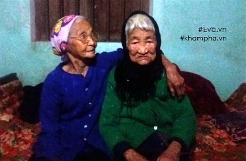 B&agrave; Li&ecirc;n lu&ocirc;n chăm s&oacute;c mẹ chồng chu đ&aacute;o