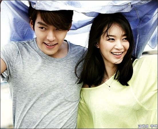 
Kim Woo Bin và bạn gái Shin Min Ah. Ảnh: Nate.
