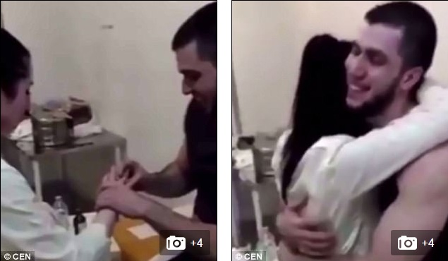 
C&ocirc; g&aacute;i hết sức bất ngờ với m&agrave;n cầu h&ocirc;n độc đ&aacute;o n&agrave;y v&agrave; đ&atilde; đồng &yacute;.
