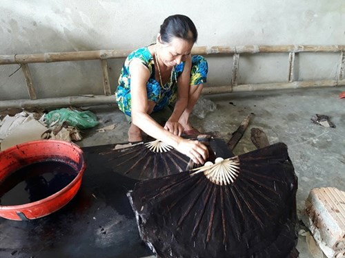 Một số c&ocirc;ng đoạn để l&agrave;m quạt giấy