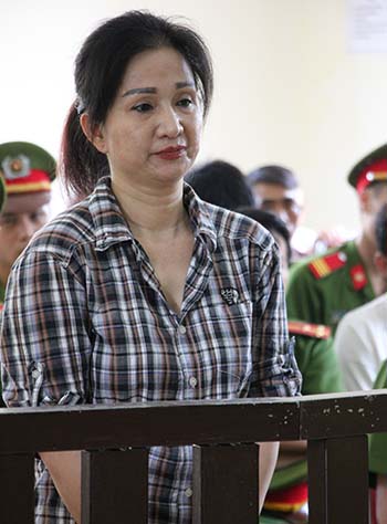 Nguyễn Thị Hương tại toà. Ảnh: Hải Bình.