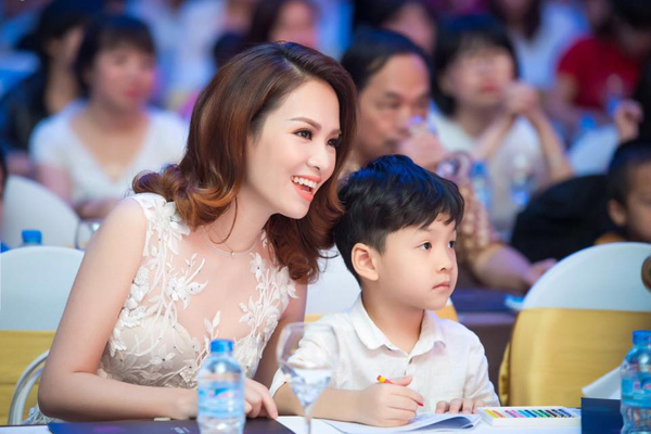 
Khải Minh, con trai lớn của vợ chồng Đan Lê, năm nay vào lớp một.
