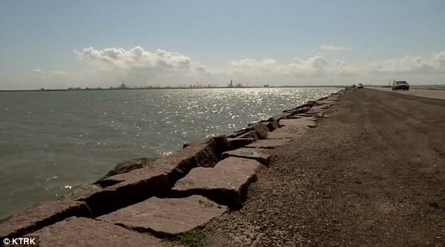 
Texas City Dike - nơi Frankie và gia đình đã bơi vào tuần trước (Ảnh: KTRK)
