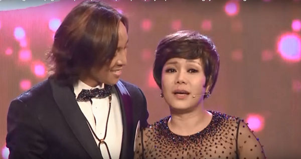 Việt Hương chia sẻ, chị cảm thấy c&oacute; lỗi khi thường xuy&ecirc;n phải xa chồng con v&igrave; c&ocirc;ng việc.