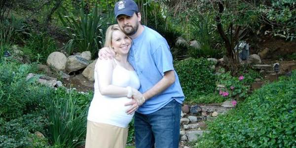 
Quá trình mang bầu của Liz không mấy dễ dàng. Cô bị chỉ định mổ lấy thai sớm trước dự sinh 7 tuần.
