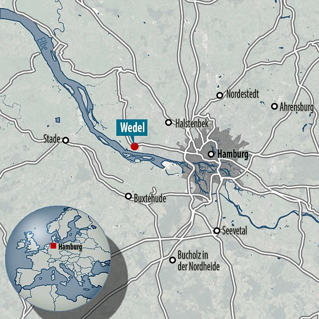 
Sự việc diễn ra v&agrave;o ng&agrave;y 5/8 vừa qua tại bờ s&ocirc;ng Elbe ở Wedel, gần Hamburg (Đức).
