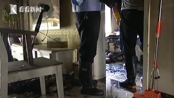 Nghi phạm sau khi giết vợ con của chủ nh&agrave; đ&atilde; ph&oacute;ng hỏa thi&ecirc;u ch&aacute;y căn hộ.
