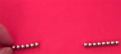 
Bi nam ch&acirc;m c&ograve;n được biết đến với t&ecirc;n gọi Buckyballs.
