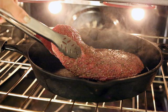 
Đây chính là bí quyết nấu món bò bít tết của các đầu bếp nhà hàng 5 sao. (Ảnh: Internet)
