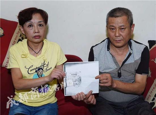 
Vợ chồng &ocirc;ng Hướng chỉ hy vọng t&igrave;m thấy con d&ugrave; cho bằng bất cứ gi&aacute; n&agrave;o.
