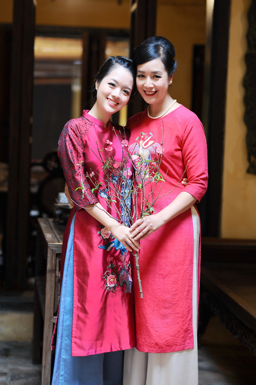 
Hồng Mi và mẹ, nữ diễn viên Chiều Xuân.
