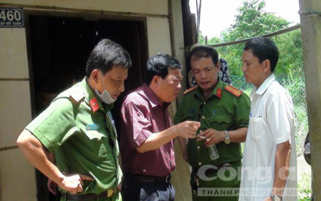 
Lãnh đạo Công an tỉnh Trà Vinh khám nghiệm hiện trường
