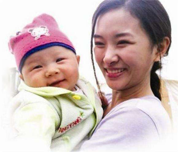 
Li&ecirc;u Tr&iacute; mất con, mất ch&acirc;n rồi mất lu&ocirc;n cả người chồng từng y&ecirc;u thương c&ocirc;. Nỗi đau bị bỏ rơi giữa cơn b&atilde;o tố quả thực kh&ocirc;ng thể ng&ograve;i b&uacute;t n&agrave;o tả nổi, n&oacute; c&ograve;n đau hơn cả việc b&aacute;c sĩ cưa đ&ocirc;i ch&acirc;n của Li&ecirc;u Tr&iacute;.
