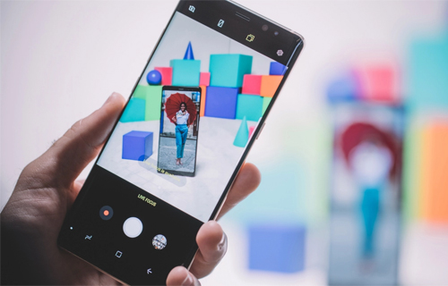 
Galaxy Note8 hỗ trợ điều chỉnh mức độ xóa phông theo thời gian thực với tính năng Live Focus.
