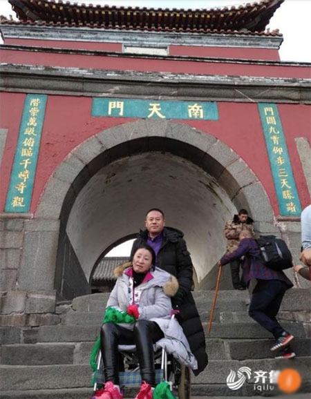 Chị Song vừa hạnh ph&uacute;c vừa cảm động khi được chồng biến giấc mơ th&agrave;nh sự thật.