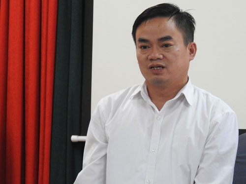 Hiệu trưởng trường Tiểu học Nam Trung Yên Trần Văn Hà khẳng định, bữa ăn của trường đảm bảo định lượng và chất lương dinh dưỡng. Ảnh: Quỳnh Trang.