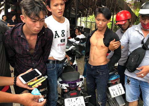 
Từ trái qua gồm: Huỳnh Chí Linh, Nguyễn Chí Linh và Huỳnh Văn Đại
