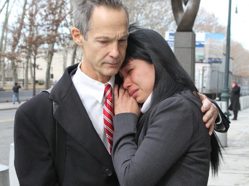 Lý Hương khóc nức nở khi hầu tòa ở Mỹ năm 2010.