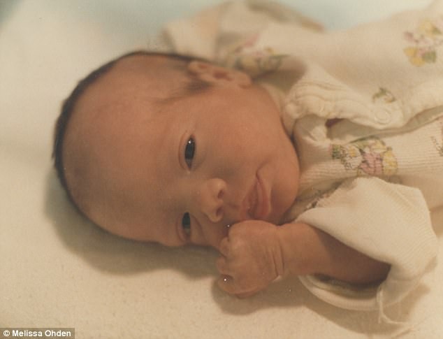 Bức ảnh của Melissa do bố mẹ nu&ocirc;i chụp lại. (Ảnh: dailymail)