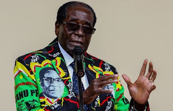 Robert Mugabe, 93 tuổi, l&agrave; một trong những nh&agrave; l&atilde;nh đạo cầm quyền l&acirc;u nhất thế giới