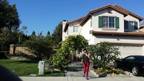 Ngoài căn nhà ở Việt Nam để nghỉ chân mỗi lần về nước, vợ chồng Thu Phương hiện tại đang sống trong căn biệt thự tọa lạc tại thành phố Irvine, California.