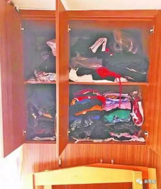 Trong phòng thay đồ của cô có hơn 300 chiếc quần jeans, 200 đôi giày, hơn 50 áo khoác lạnh và vô số áo thun.
