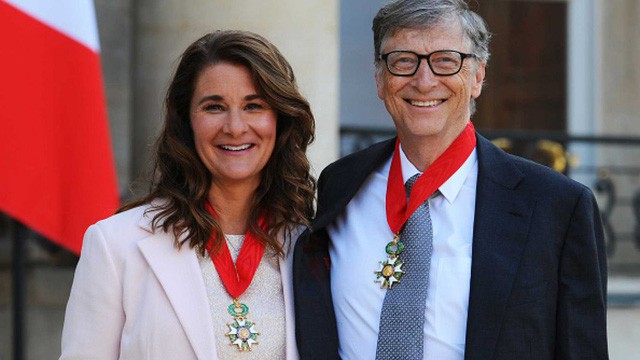 Bà có chung một tài sản được ước tính gần 90 tỷ đô la với chồng – tỷ phủ Bill Gates và nổi tiếng là một nhà hoạt động xã hội có đóng góp nhiều nhất trên thế giới với tư cách là đồng chủ tịch của Quỹ Bill và Melinda Gates.