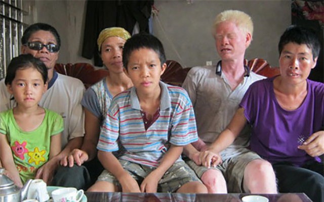 Gia đình hiện tại của ông Thuận.