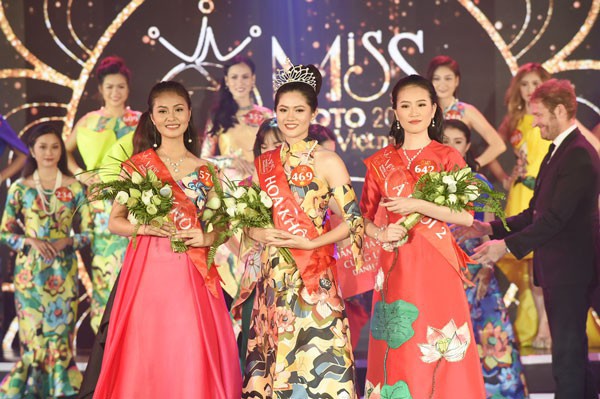 Người đẹp Vũ Hương Giang đăng quang Miss Photo 2017