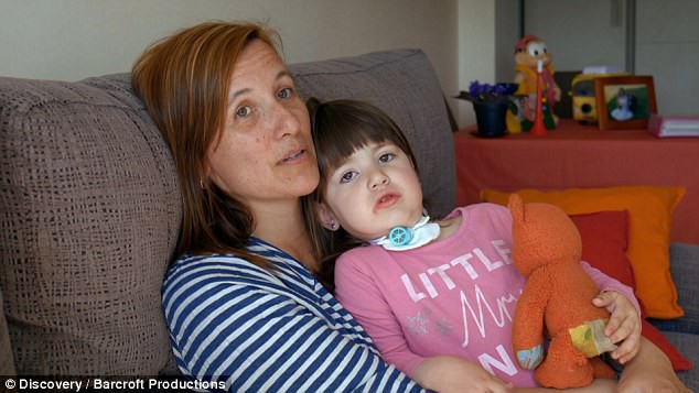 Paula c&ugrave;ng mẹ. (Ảnh: dailymail)