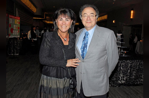 Vợ chồng tỷ phú Sherman tại một sự kiện gây quỹ ở Toronto năm 2010. Ảnh: Reuters.