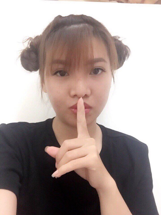 Sau khi trùng tu nhan sắc, Phượng nhận được nhiều lời khen từ bạn bè, hàng xóm.